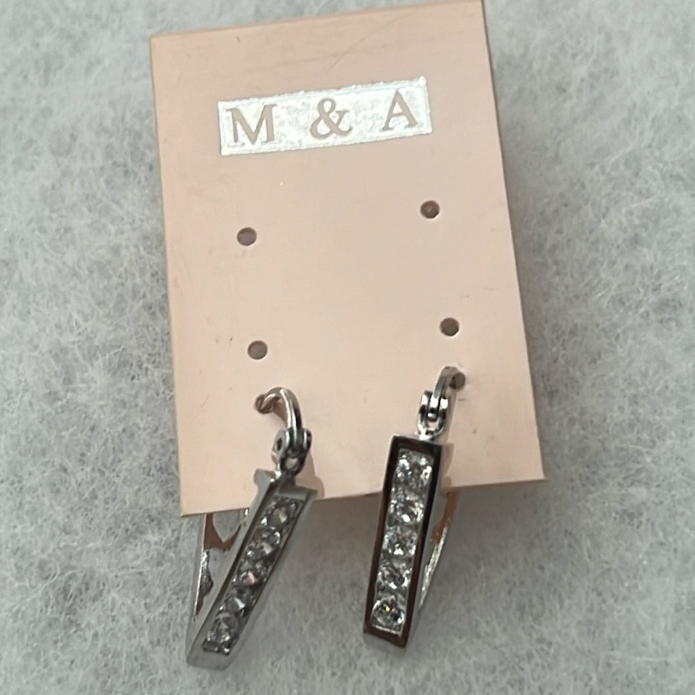 Brand new women fashion earrings